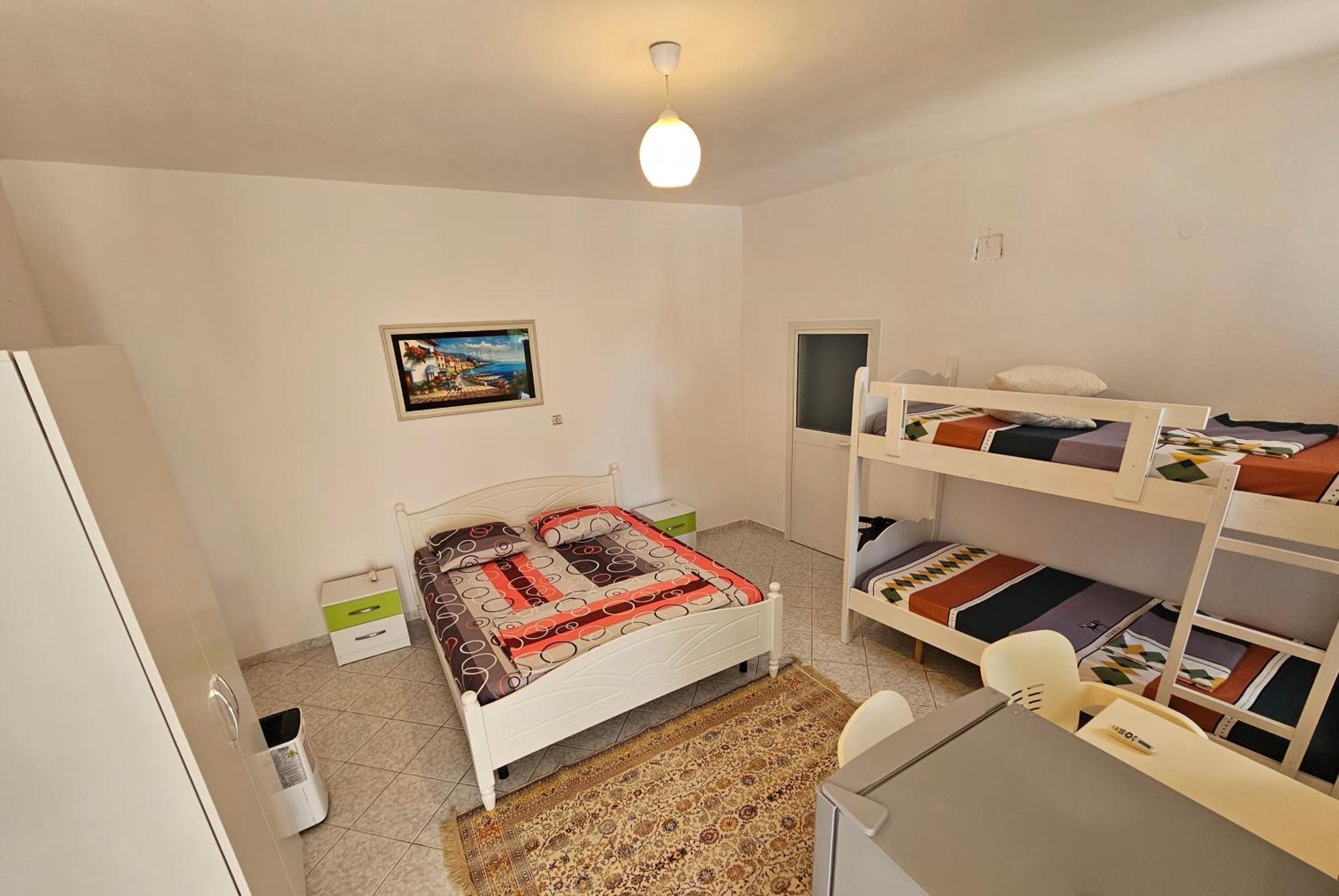Aeria Guest house Himare